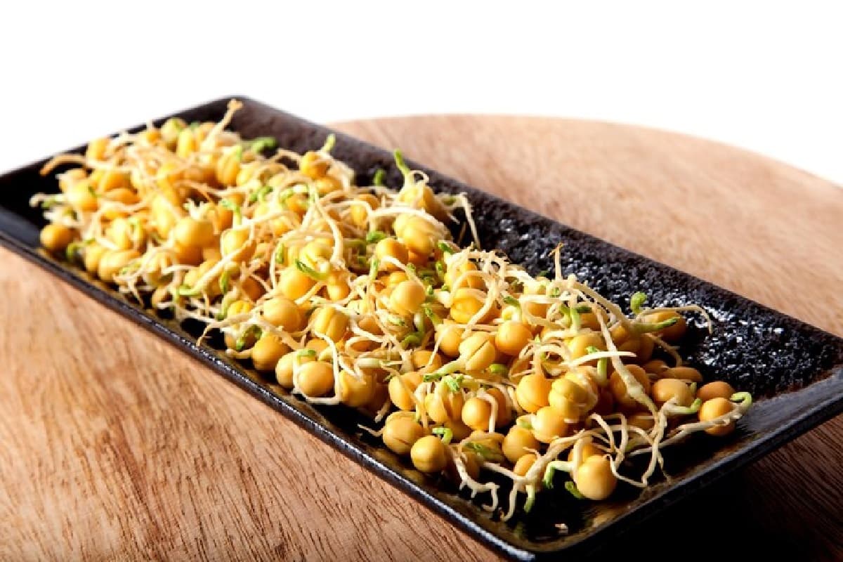 Benefits of Eating Moong And Gram: हर किचन में छिपा है प्रोटीन का खजाना, जानिए अंकुरित मूंग और चने के चमत्कारी फायदे