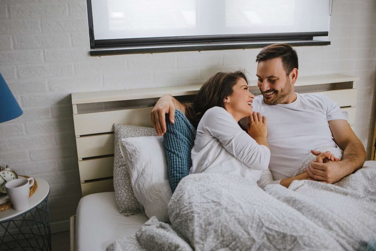 Marriage Astro Tips: पति-पत्नी को सोते समय अपनानी चाहिए ये दिशा, वरना बढ़ सकते हैं तनाव
