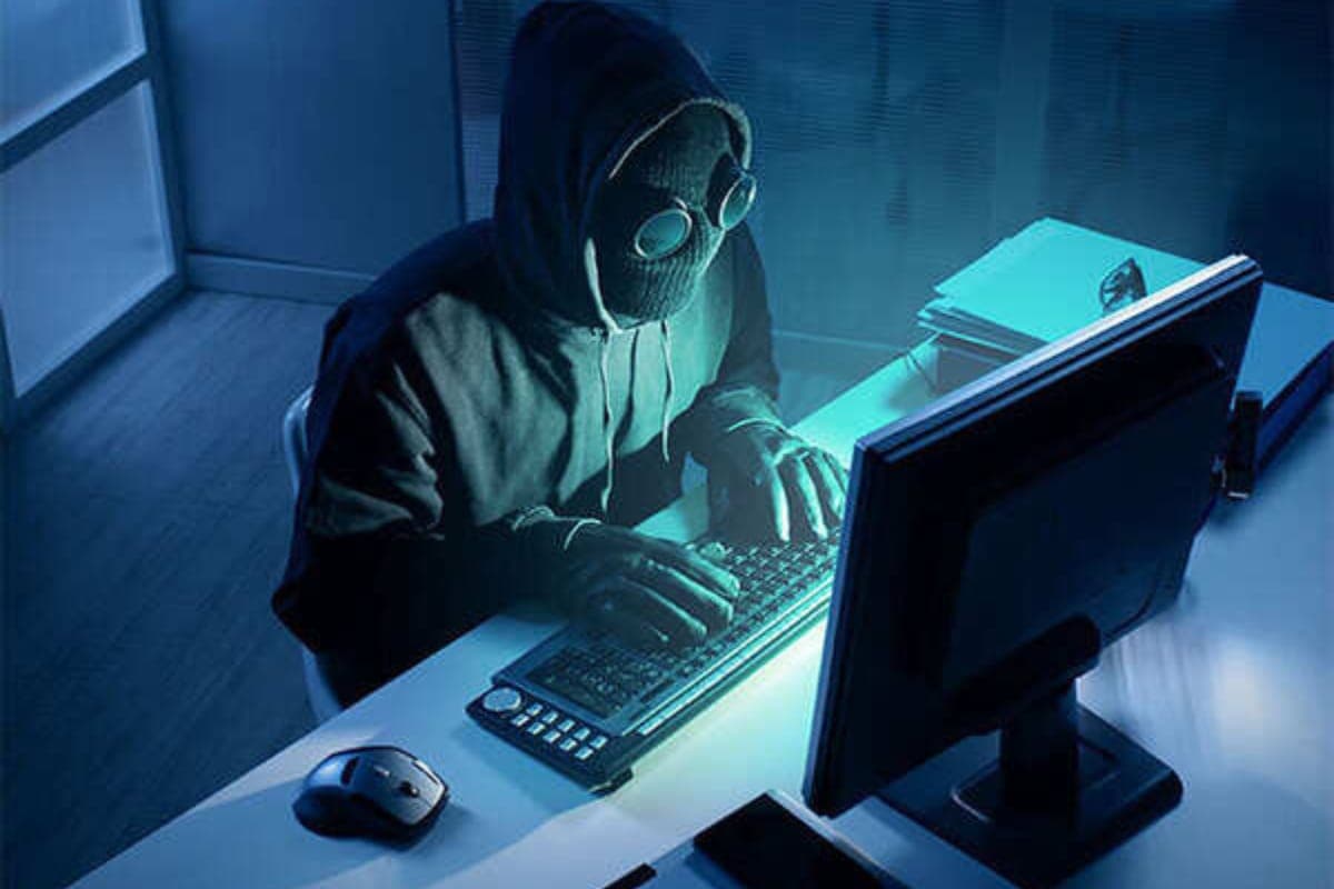 Cyber Crime: साइबर ठगों का नया षड्यंत्र, पहले पैसा भेजा फिर महिला टीचर से उड़ाए 5.45 लाख रुपये