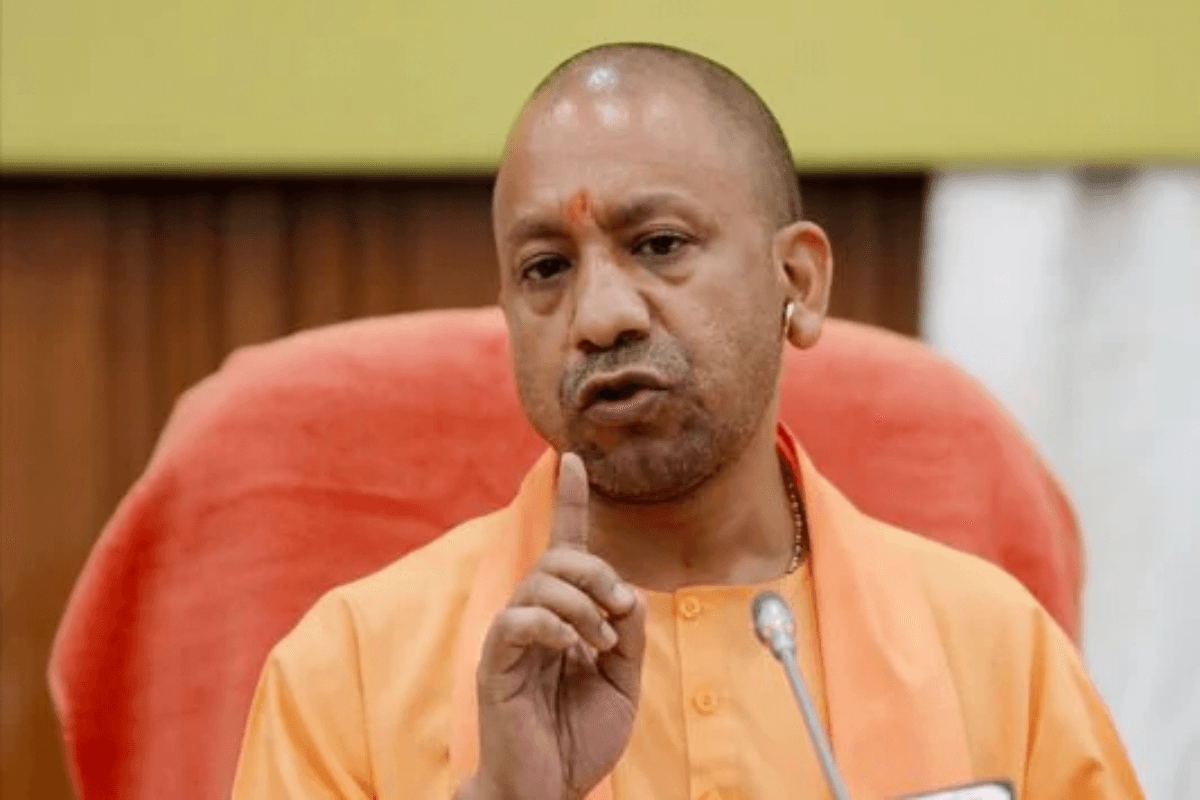 ट्रांसफर वेरिफिकेशन में ढिलाई पर बवाल, 26 जिलों के BSA पर गिरी शासन की गाज, नोटिस जारी