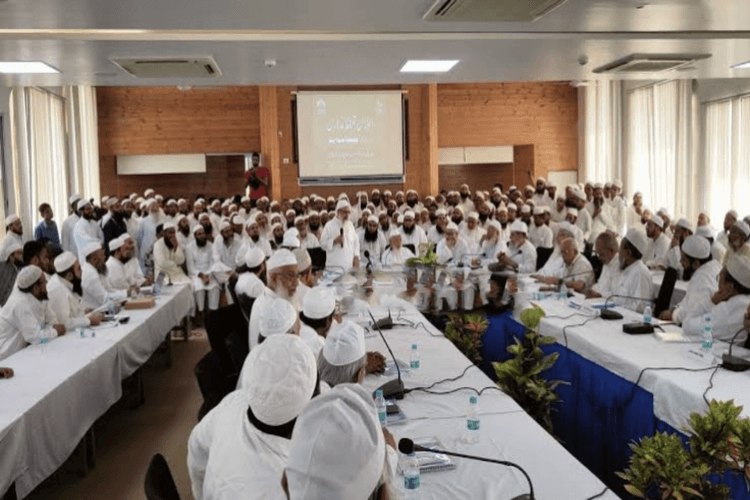 उप्र जमीयत की बैठक में बड़ा फैसला: वक्फ कानून के बाद मदरसों और मस्जिदों की सुरक्षा पर होगा जोर