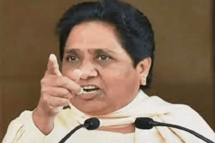 बाढ़ से त्रस्त जनता और भ्रष्ट सिस्टम, मायावती ने खोली पोल