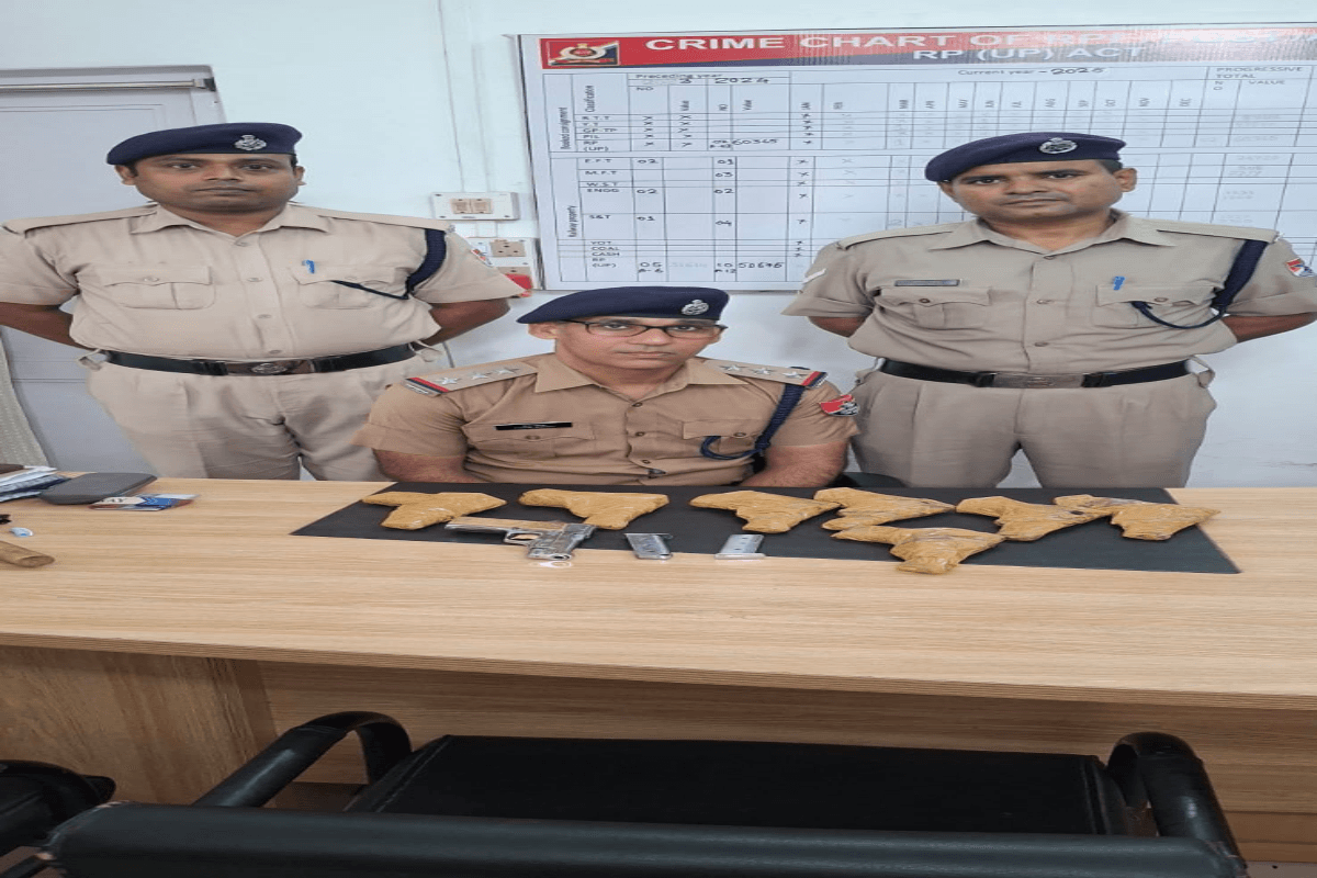 त्रिपुरा सुंदरी एक्सप्रेस में हथियारों का जखीरा पकड़ा, RPF ने 8 देसी पिस्तौल और 16 मैगजीन किये बरामद