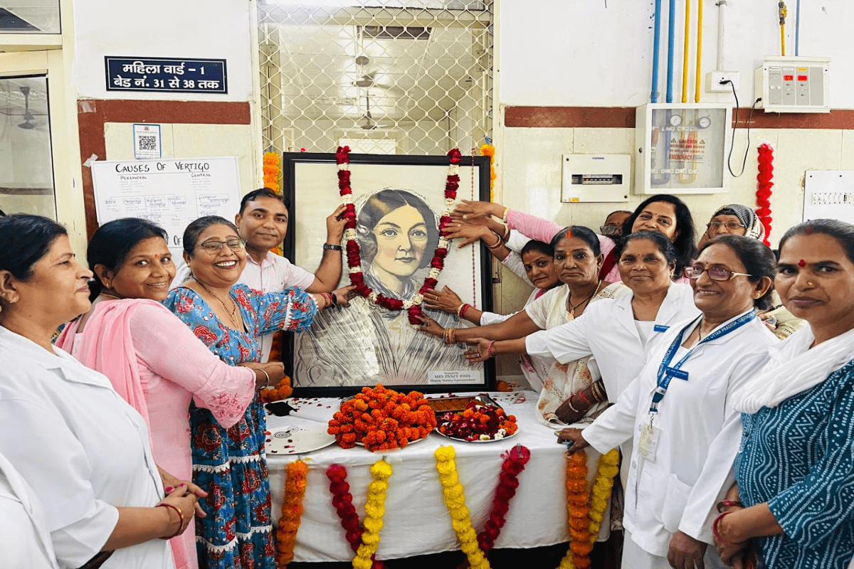 राजकीय नर्सेज संघ केजीएमयू ने नर्सेज दिवस पर किया पर्यावरण संरक्षण का संकल्प, लगाए 12 पौधे