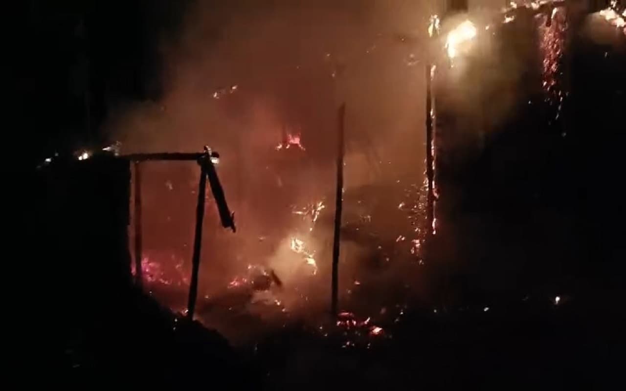 बिहार के समस्तीपुर में जिंदा जले पति और पत्नी, आधी रात को आग ने घर को पूरी तरह खाक किया