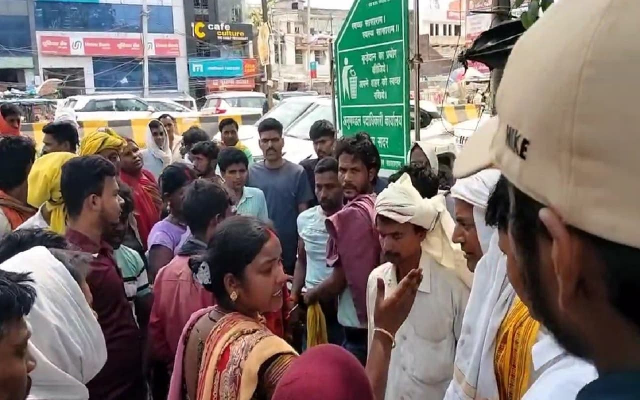 बिहार में समधी-समधिन को एक-दूजे से हुआ प्यार, कोर्ट मैरिज करने पहुंचे तो पड़े जूते-चप्पल