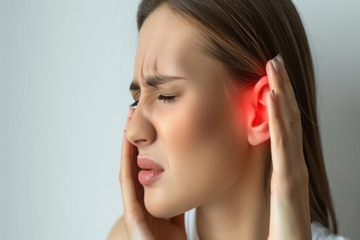 Ear Wax Removal Tricks: गलत तरीका बना सकता है बहरापन का कारण, जानिए कान की सफाई के सही तरीके