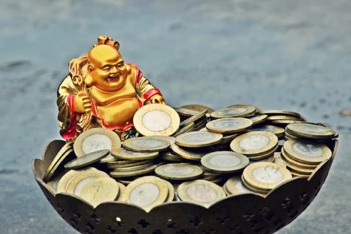 Feng Shui Tips: गरीबी को करना है जड़ से खत्म, तो आज ही अपनाएं फेंगशुई के नियम