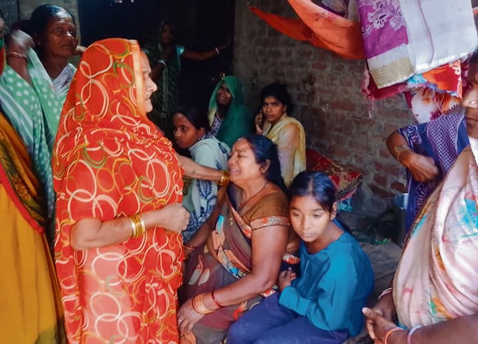 Gopalganj News  : विजयीपुर-पगरा रोड पर अज्ञात वाहन की चपेट में आने से बाइकसवार की गयी जान