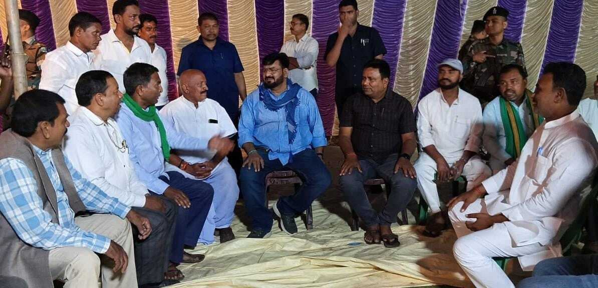 मंदिर के प्राण-प्रतिष्ठा अनुष्ठान में पहुंचे मंत्री