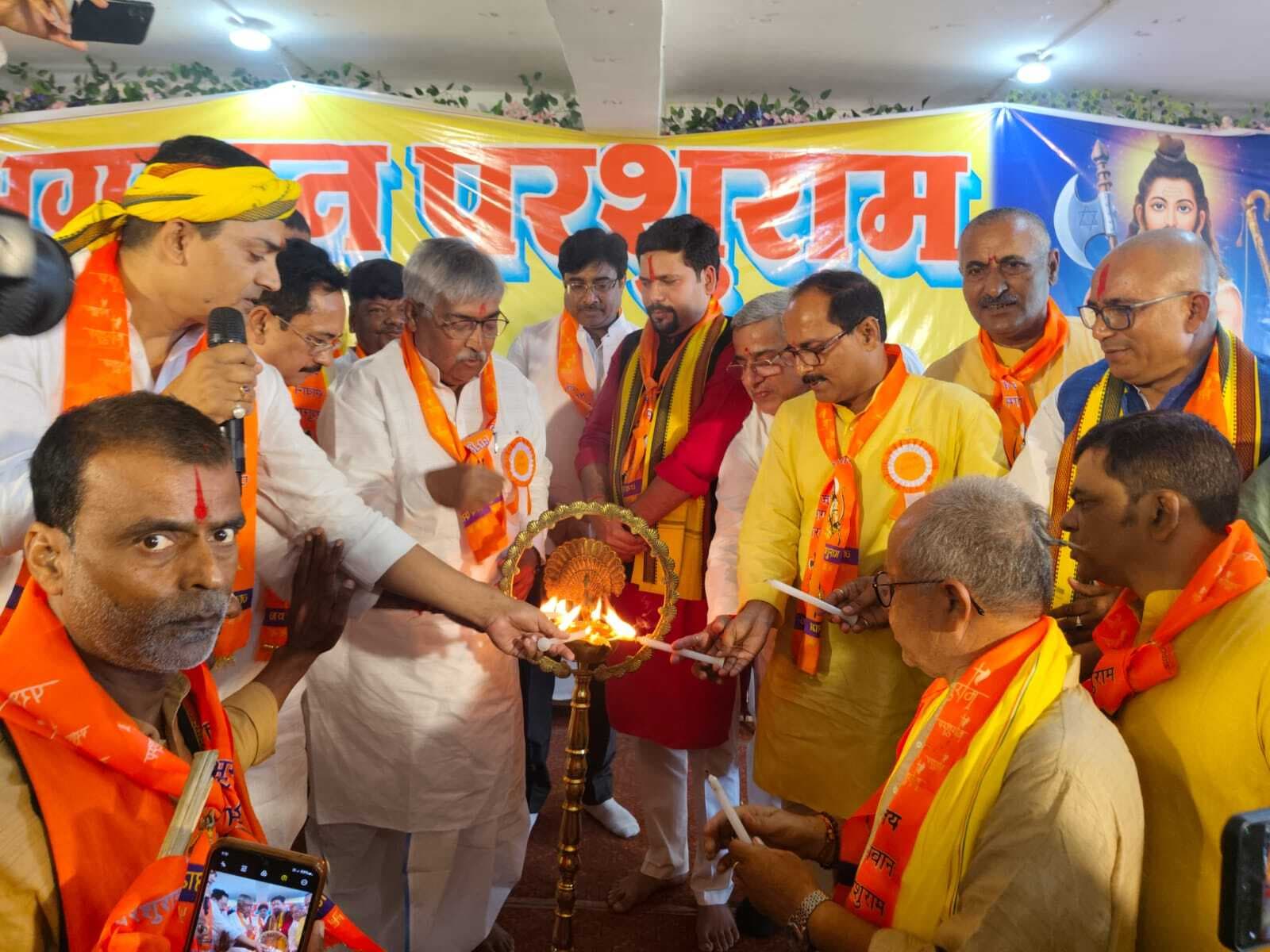 Madhubani News : भगवान परशुराम जयंती समारोह में लोगों ने भरी हुंकार