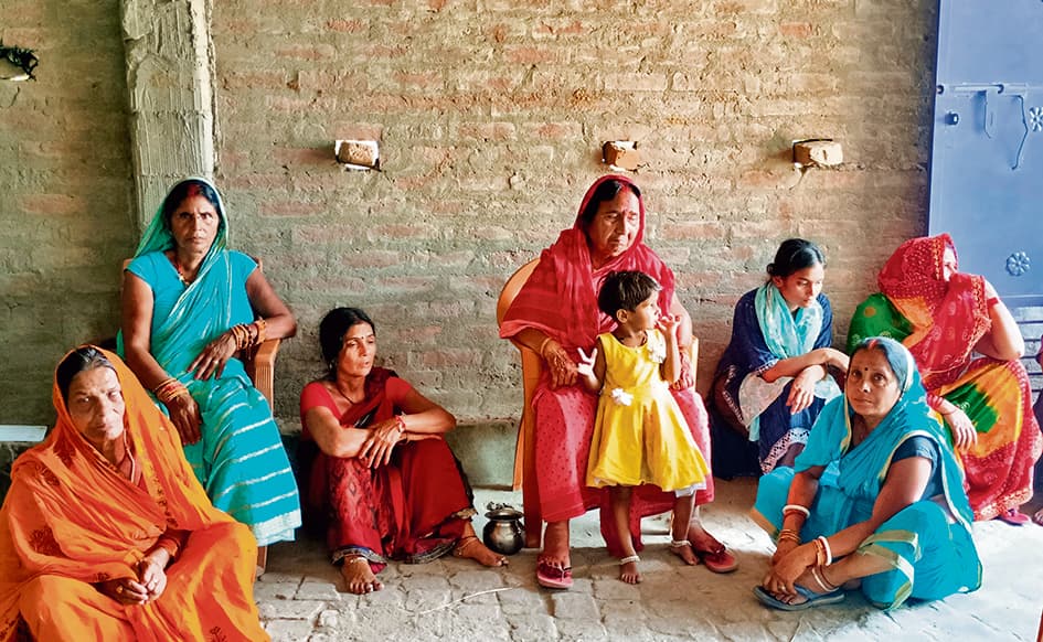 Saran News : परसा में खेत से युवक का शव बरामद, हत्या की आशंका