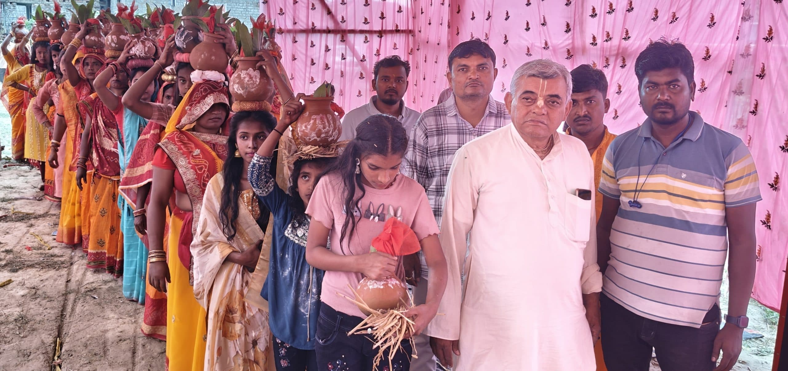 Madhubani News : श्रीमद्भागवत कथा महायज्ञ के लिए निकाली कलशयात्रा