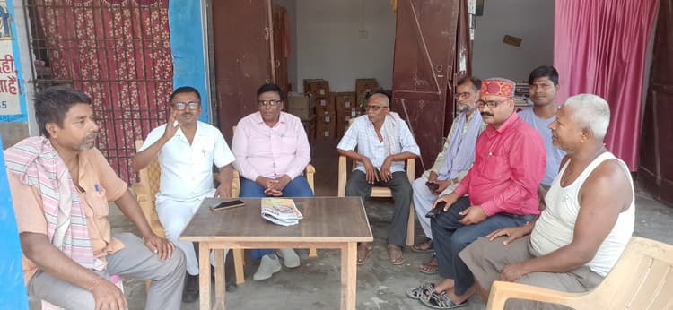 Madhubani News : मजदूर दिवस मनाने के लिये किया विचार विमर्श