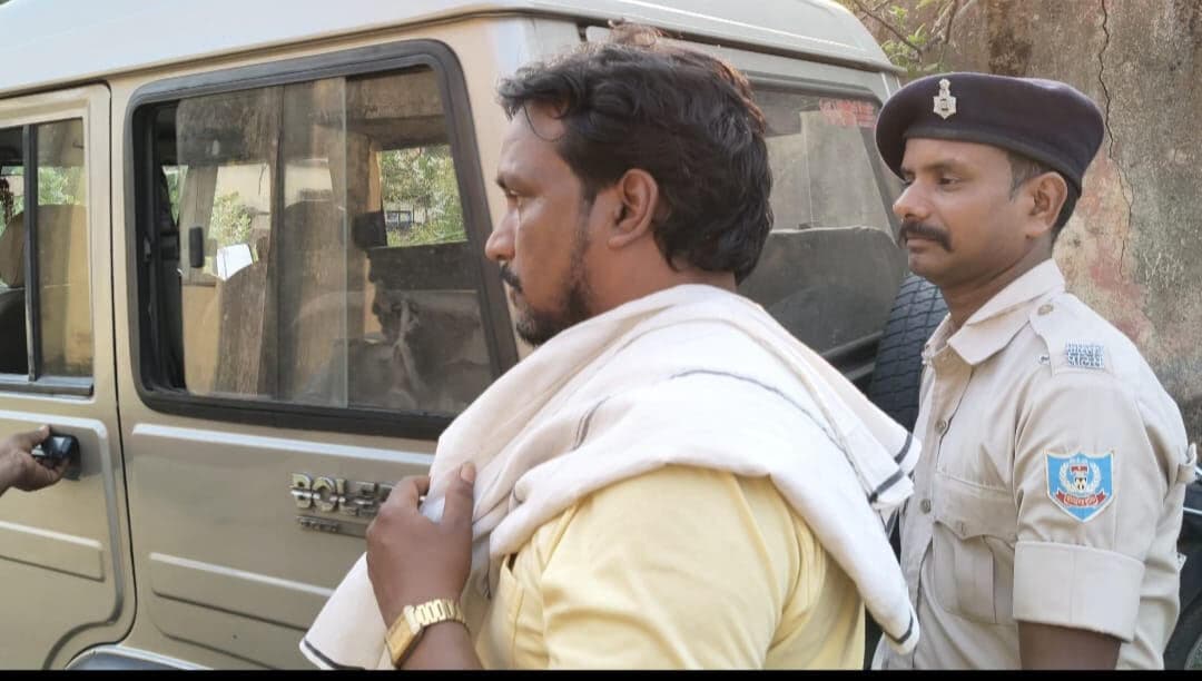 Bokaro News : बीइइओ कार्यालय का कर्मी घूस लेते गिरफ्तार