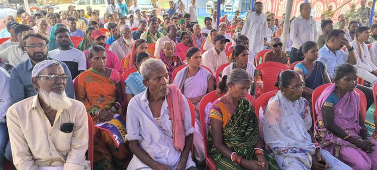 Giridih News: मोहनपुर में सात दिवसीय निशुल्क जांच शिविर का उद्घाटन