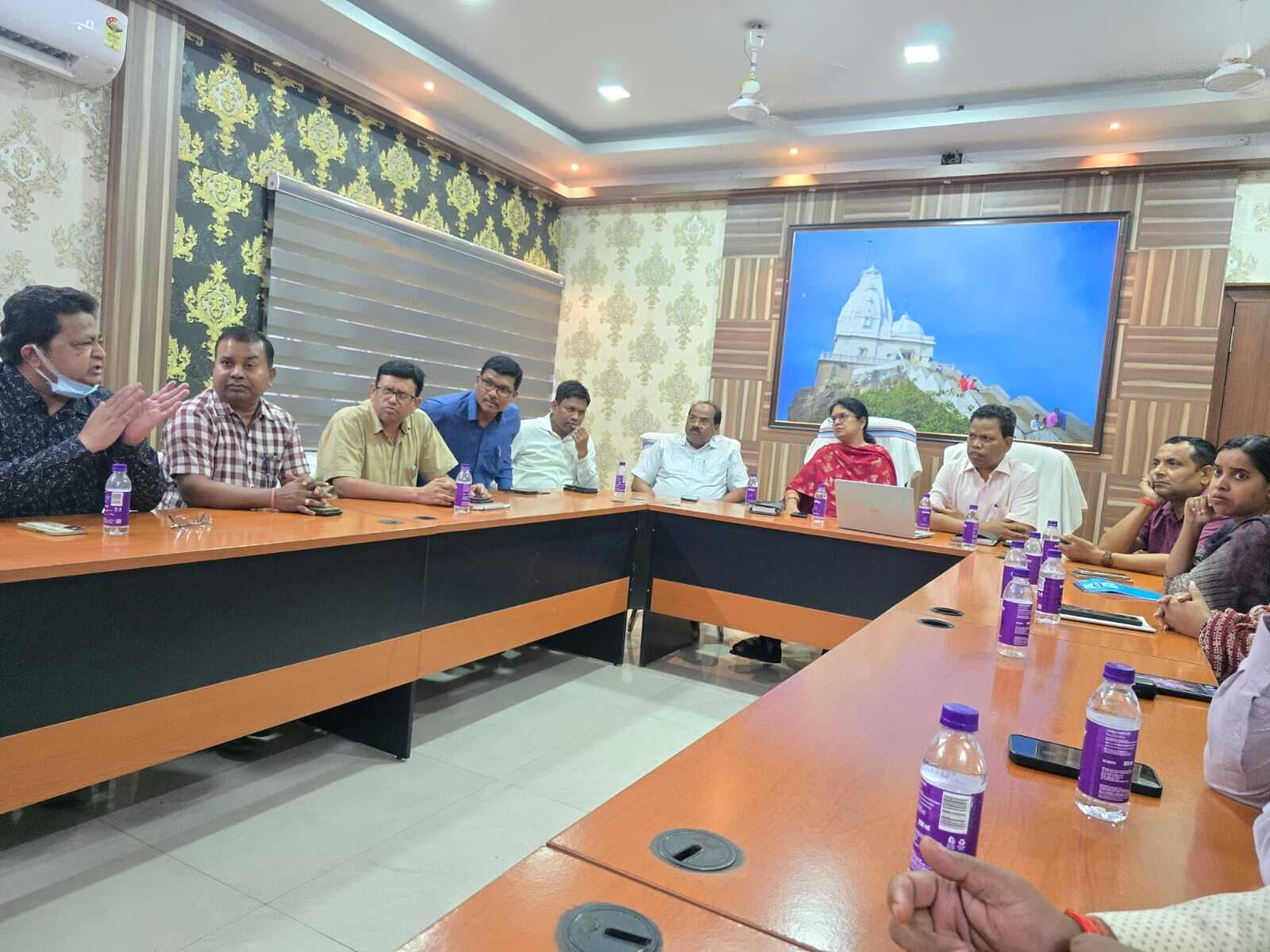 Giridih News: झारखंड प्रशासनिक सेवा संघ ने  तोड़फोड़ की घटना पर रोष जताया