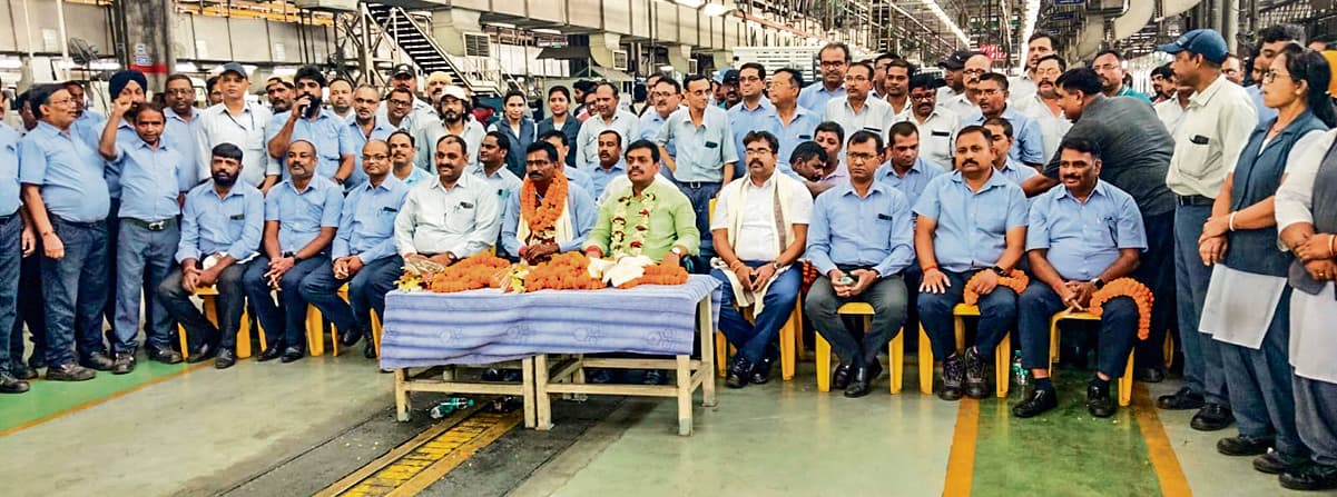 Jamshedpur News : टाटा मोटर्स यूनियन : नव नियुक्त अध्यक्ष का प्लांट थ्री में अभिनंदन