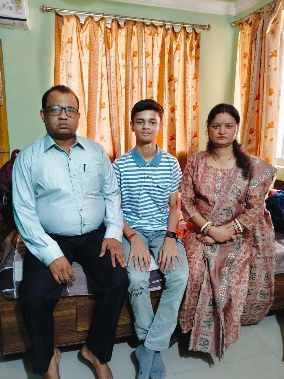 Bhagalpur news सेंट जोसफ पकड़तल्ला का हर्षल 98.4 प्रतिशत अंक लाकर टॉपर बना