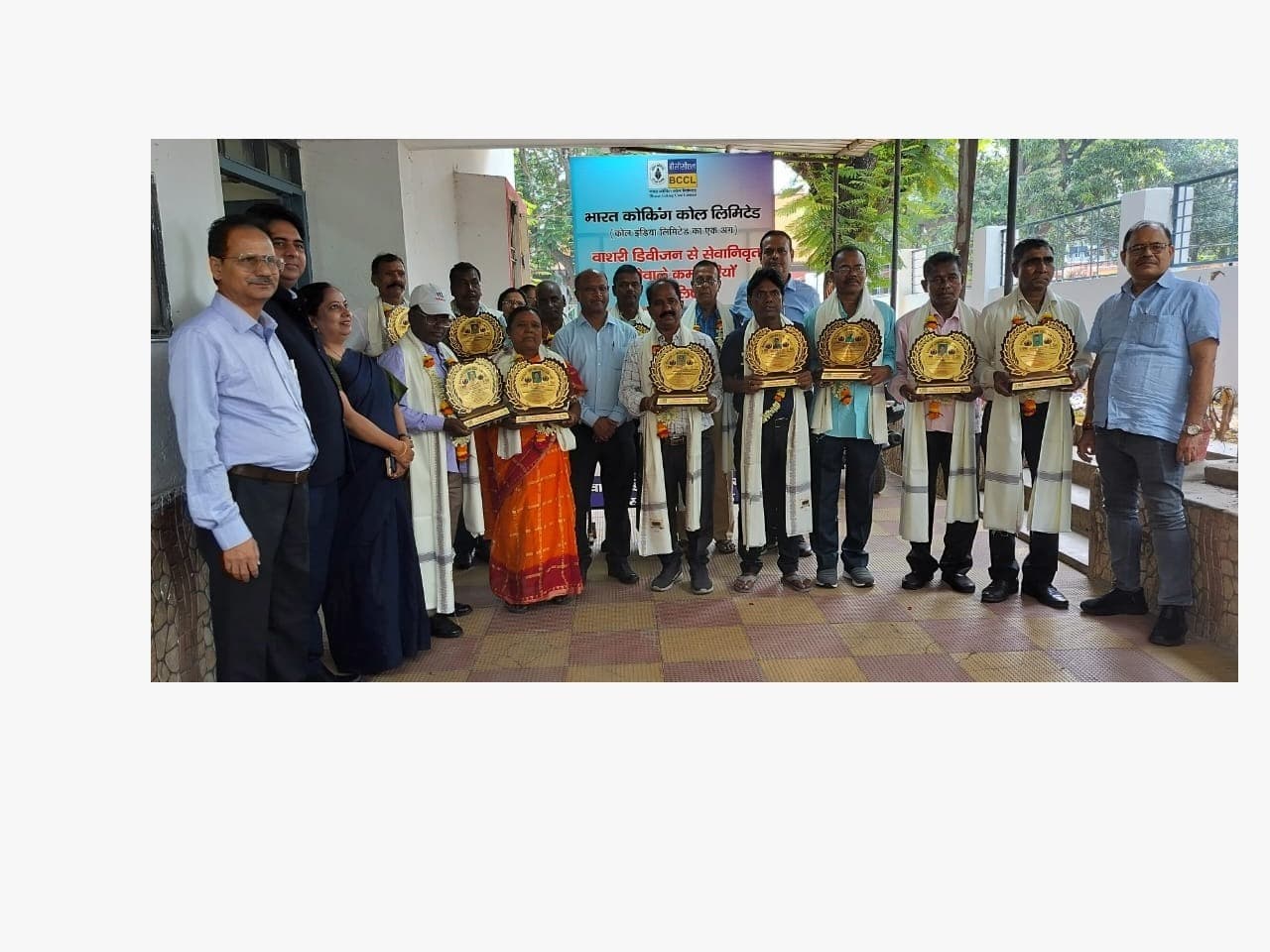 Dhanbad News : वाशरी डिवीजन के 12 सेवानिवृत्त कर्मचारियों को दी गयी विदाई