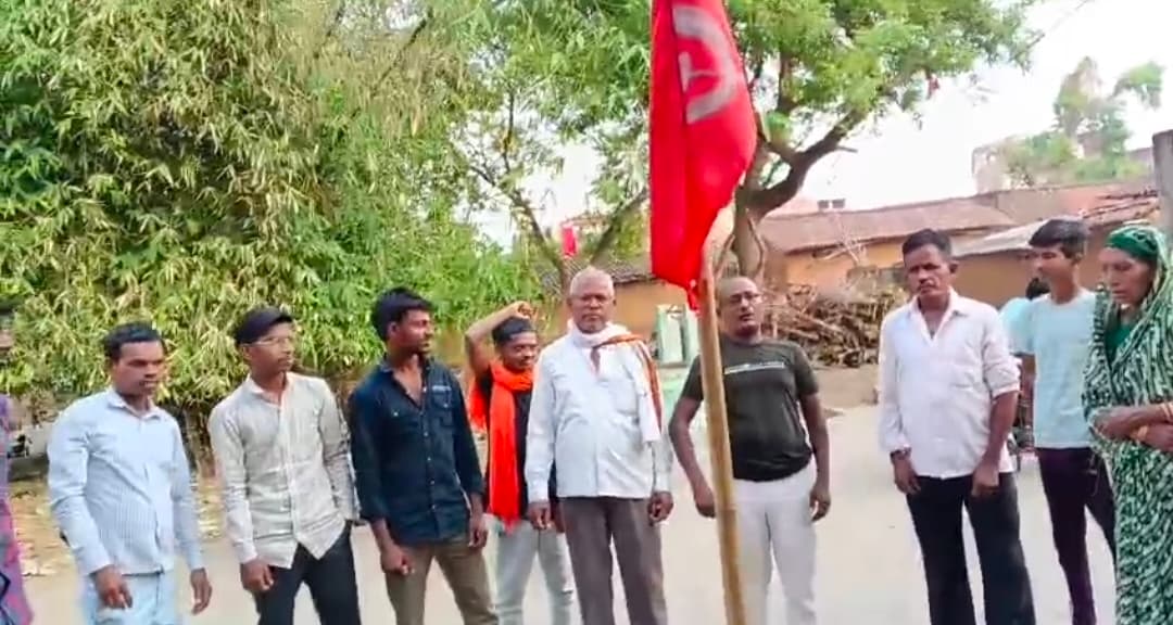 मजदूरों के अधिकारों को किया जा रहा समाप्त