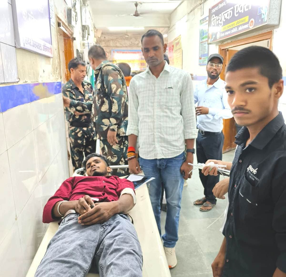 ट्रैक्टर की टक्कर से बाइक सवार जीजा-साला घायल