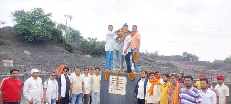 मजदूरों का हक व अधिकार दिलाना जरूरी