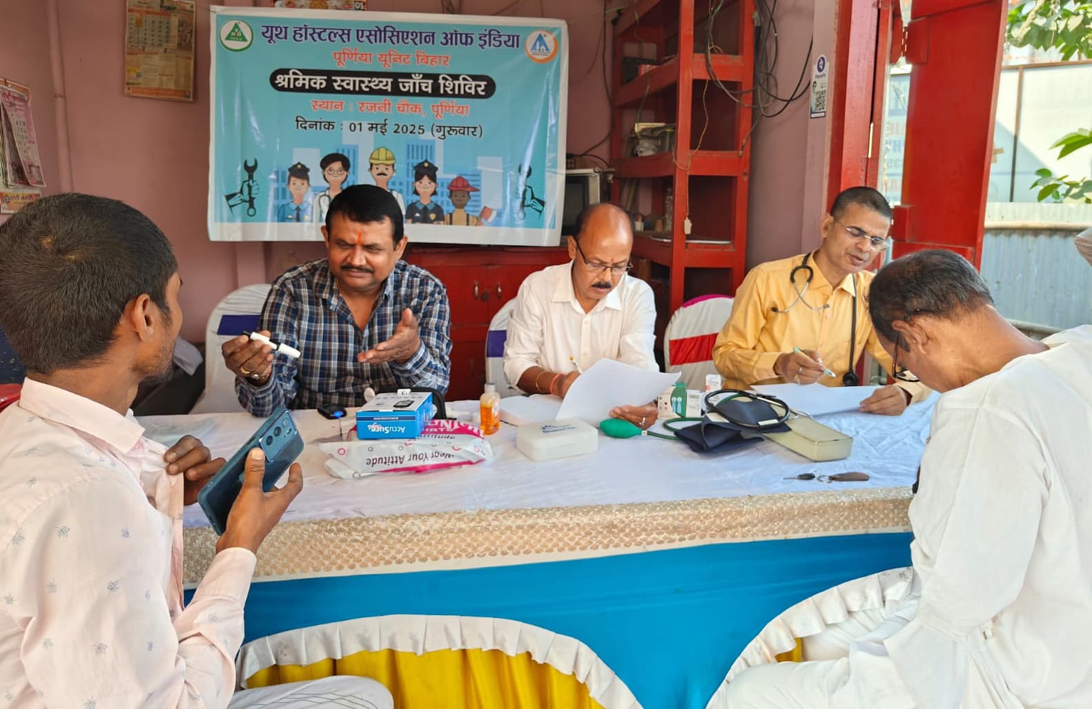 श्रमिक दिवस पर की गयी 102 श्रमिकों के स्वास्थ्य की जांच