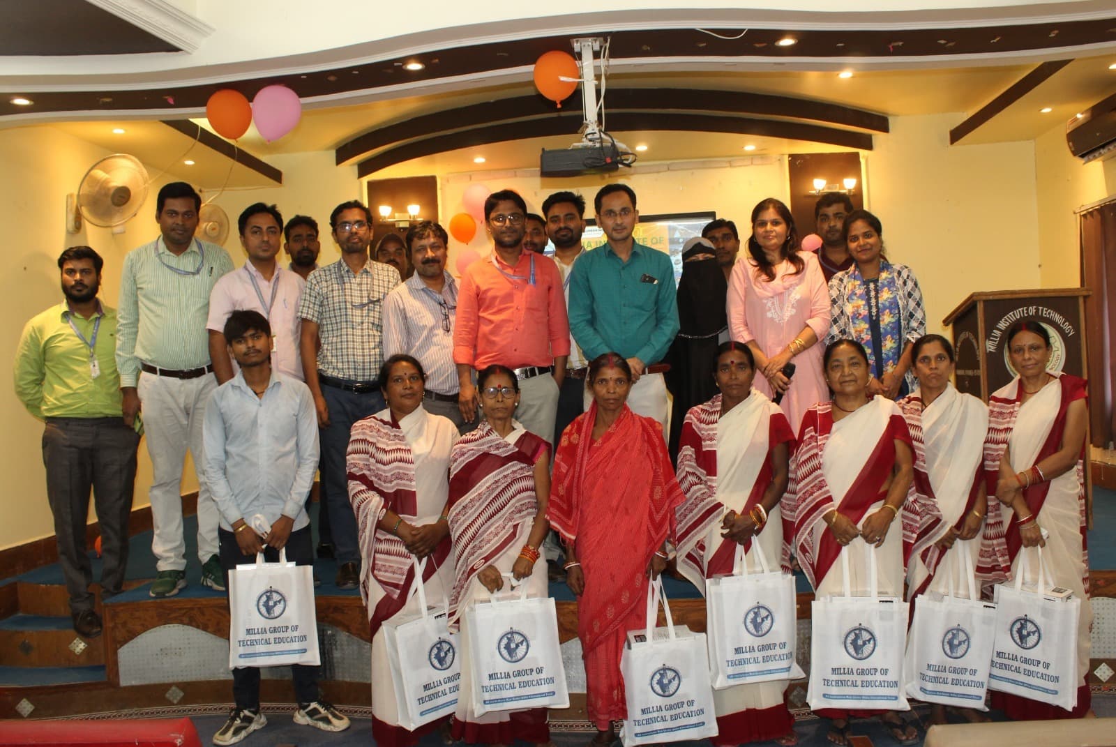 रामबाग एमआइटी में धूमधाम से मनाया गया मजदूर दिवस