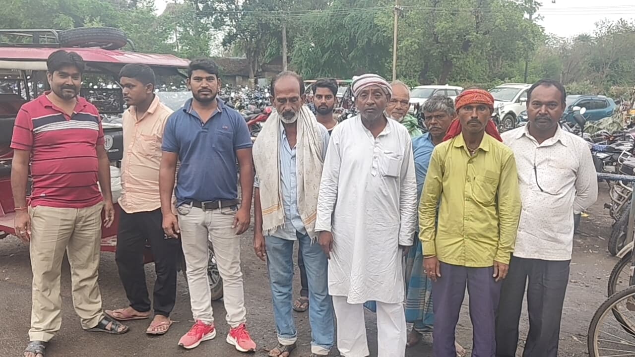 सरकार से मजदूरी बढ़ाने व काम मुहैया कराने की मांग