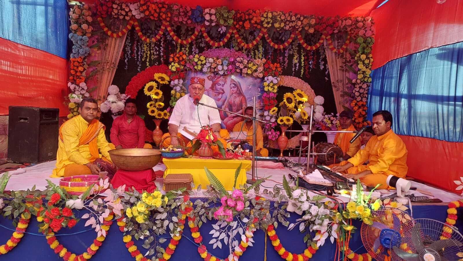 श्रीमद्भागवत कथा ज्ञान यज्ञ में उमड़े भक्त