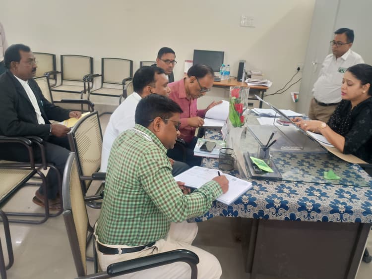 Motihari:  दिव्यांग बच्चों को चिह्नित करने के लिए सीएस के साथ सचिव ने की बैठक