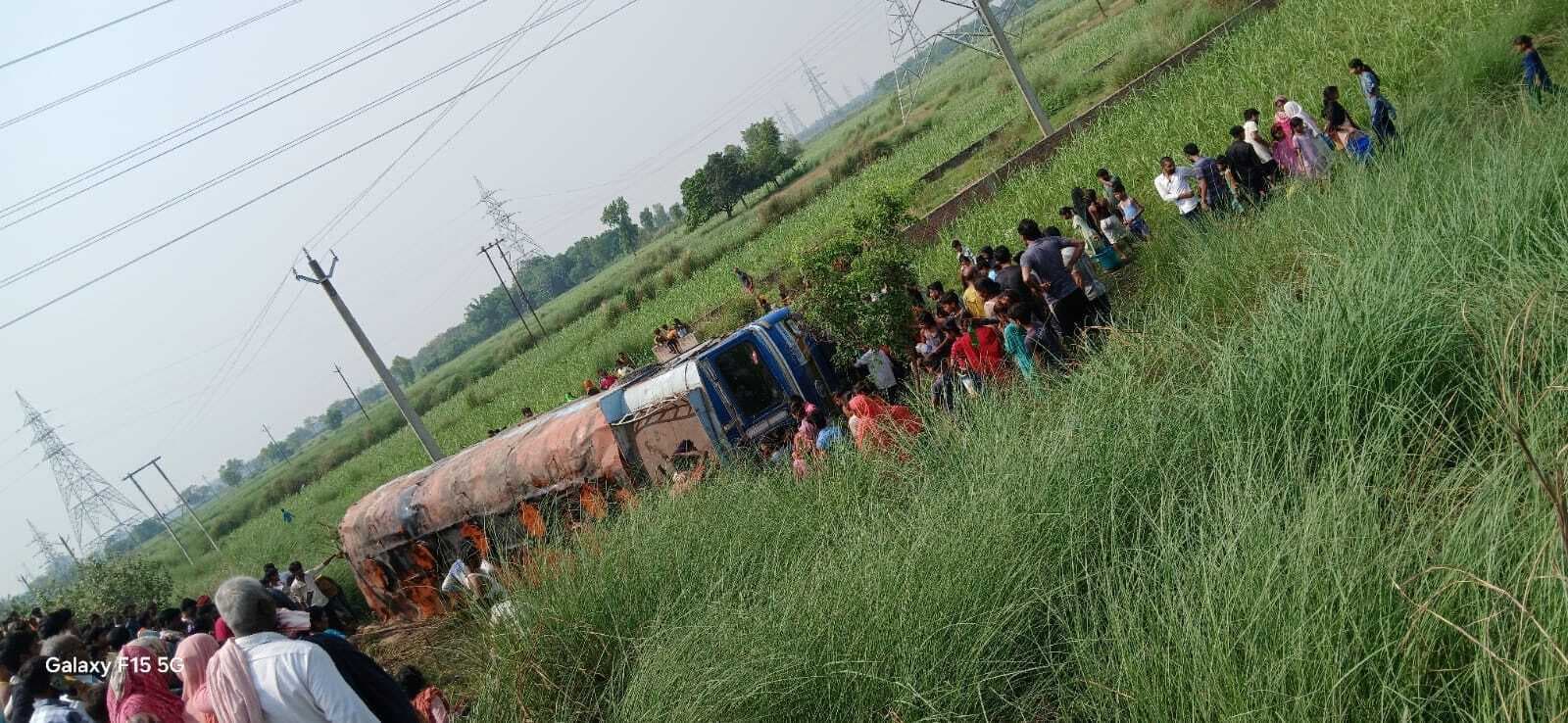 Motihari: सोयाबीन तेल से भरा टैंकर पलटा