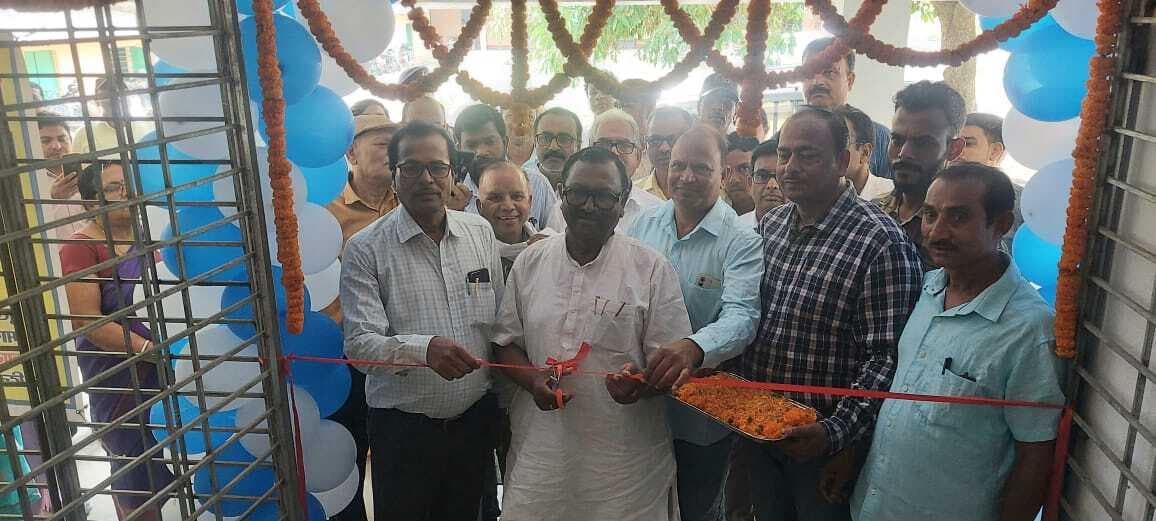 ओके00 डिग्री कॉलेज में 64 लाख से बने भवन का सांसद ने किया उद्घाटन