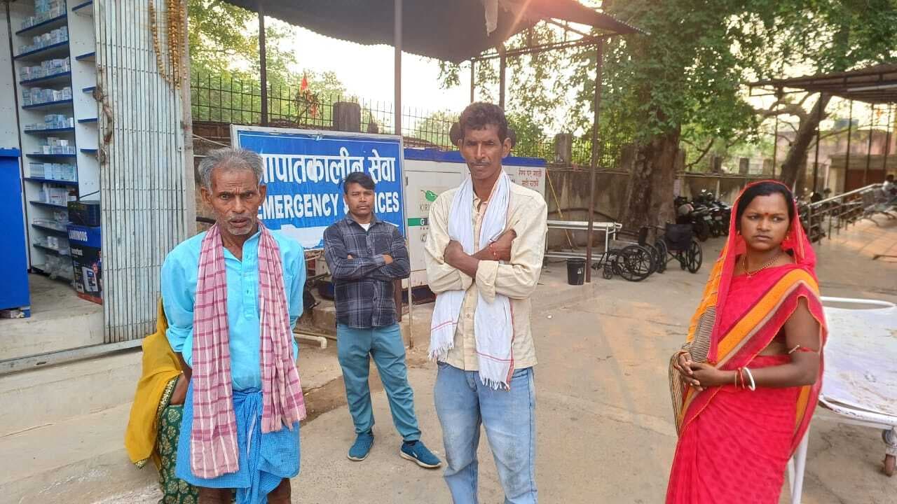 Deoghar News : सड़क किनारे खड़े ट्रक से टकरायी बाइक, बारात जा रहे साला-बहनोई की मौत