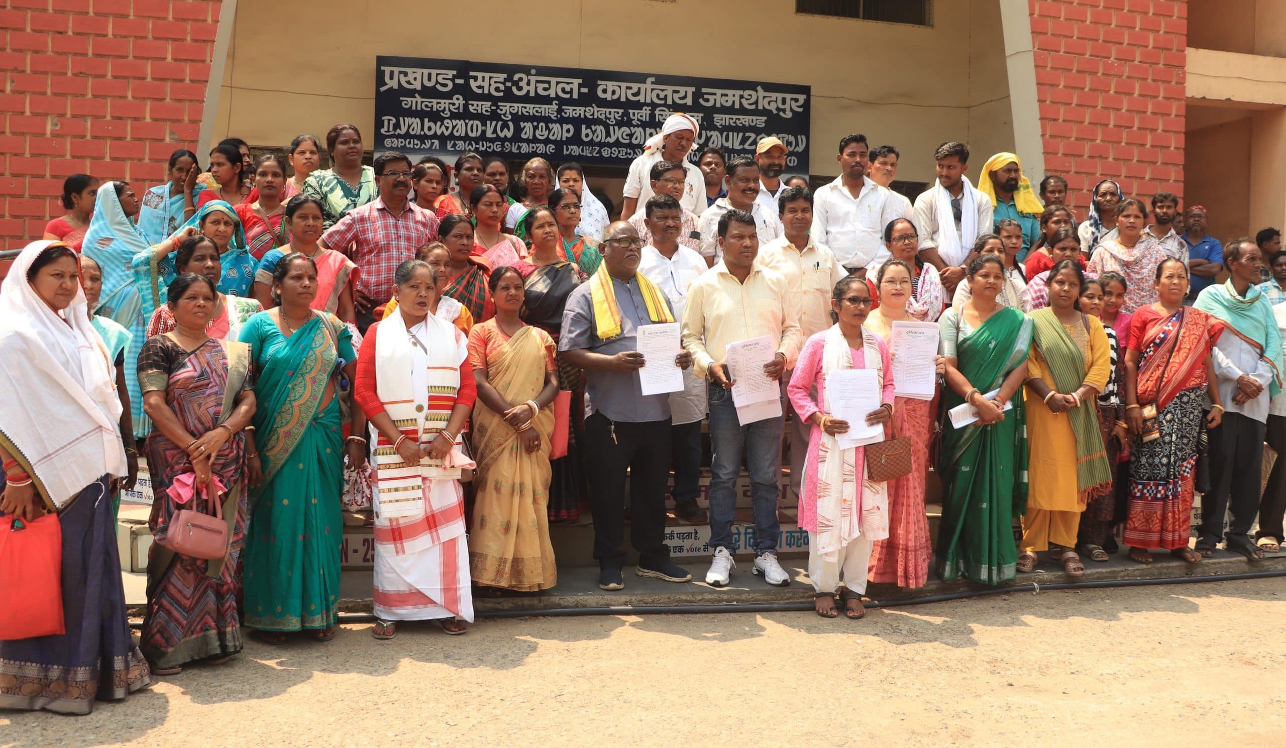 Jamshedpur news. मुखिया व माझी बाबा ने ग्राम पंचायत को नगर निकाय में शामिल करने का किया विरोध