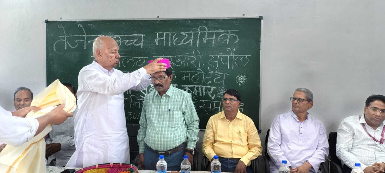 तेजेन्द्र हाईस्कूल बरुआरी के एचएम हुए सेवानिवृत्त, बीरेंद्र यादव को प्रभार