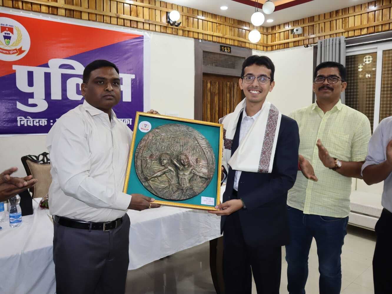 प्रशिक्षु आइपीएस व एएसआइ विजित कुमार हुए सम्मानित