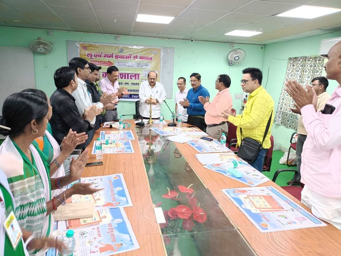 Deoghar News : दोपहर 12 से चार बजे तक धूप में निकलने से बचें : सीएस