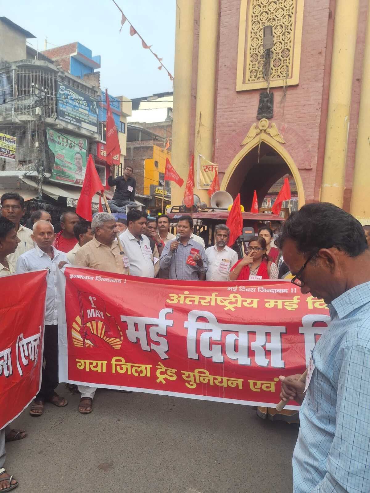 शहीदों को किया नमन, निकाला गया जुलूस