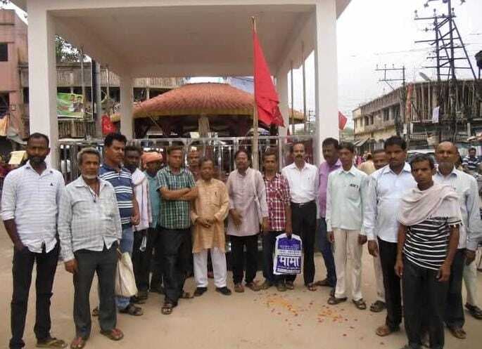मेंस यूनियन में झंडोत्तोलन कर मनाया गया मजदूर दिवस