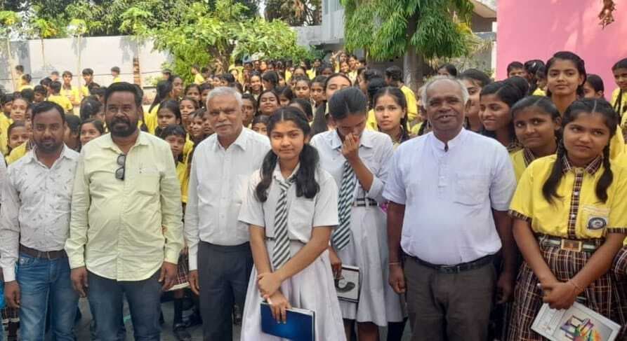 Dhanbad News : मदर टेरेसा स्कूल में समारोह, बच्चे पुरस्कृत