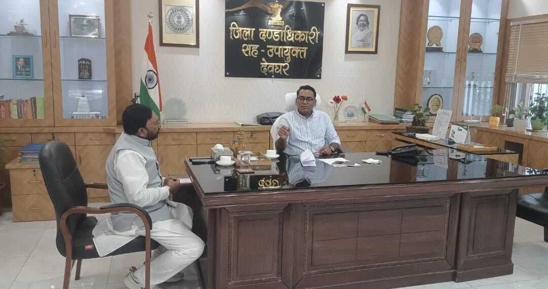 Deoghar News : पुनासी के विस्थापितों को पुनर्वास नीति के तहत मिलेगी सभी सुविधाएं