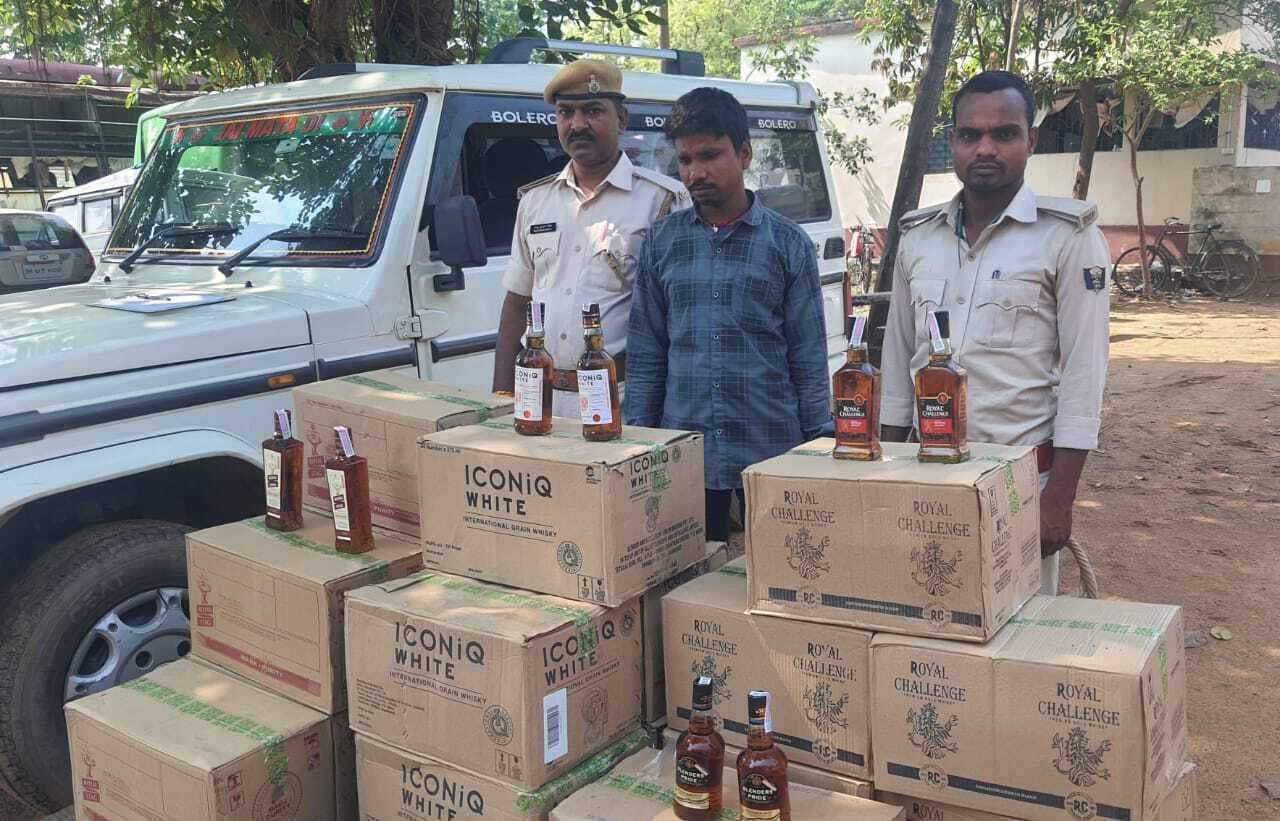 19 पेटी अवैध विदेशी शराब लोडेड बोलेरो जब्त, तस्कर गिरफ्तार