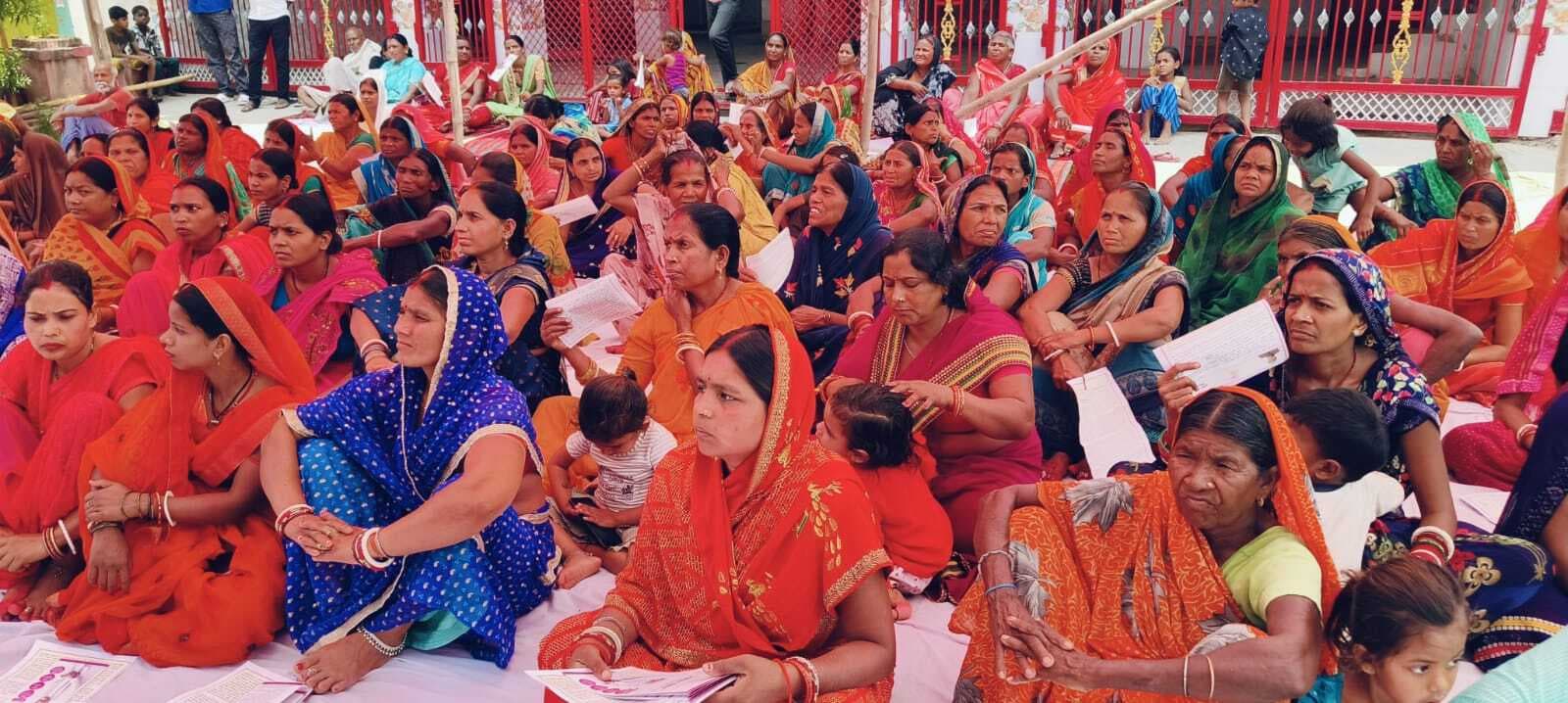 महिला संवाद में महिलाओं ने कहा यह कैसी शराबबंदी, बच्चे भी कर रहे सेवन