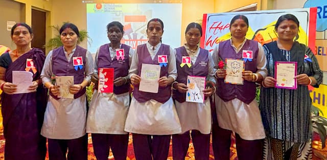 Jamshedpur news. शेन इंटरनेशनल स्कूल में सम्मानित किये गये श्रमिक