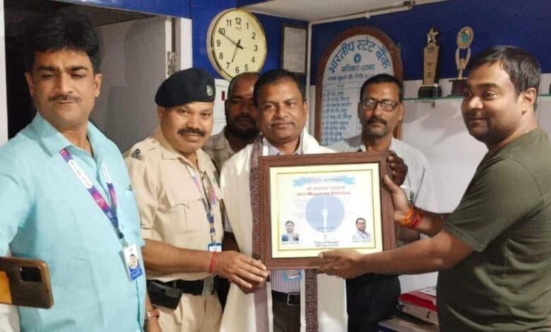 बैंककर्मी की सेवानिवृत्ति पर समारोह