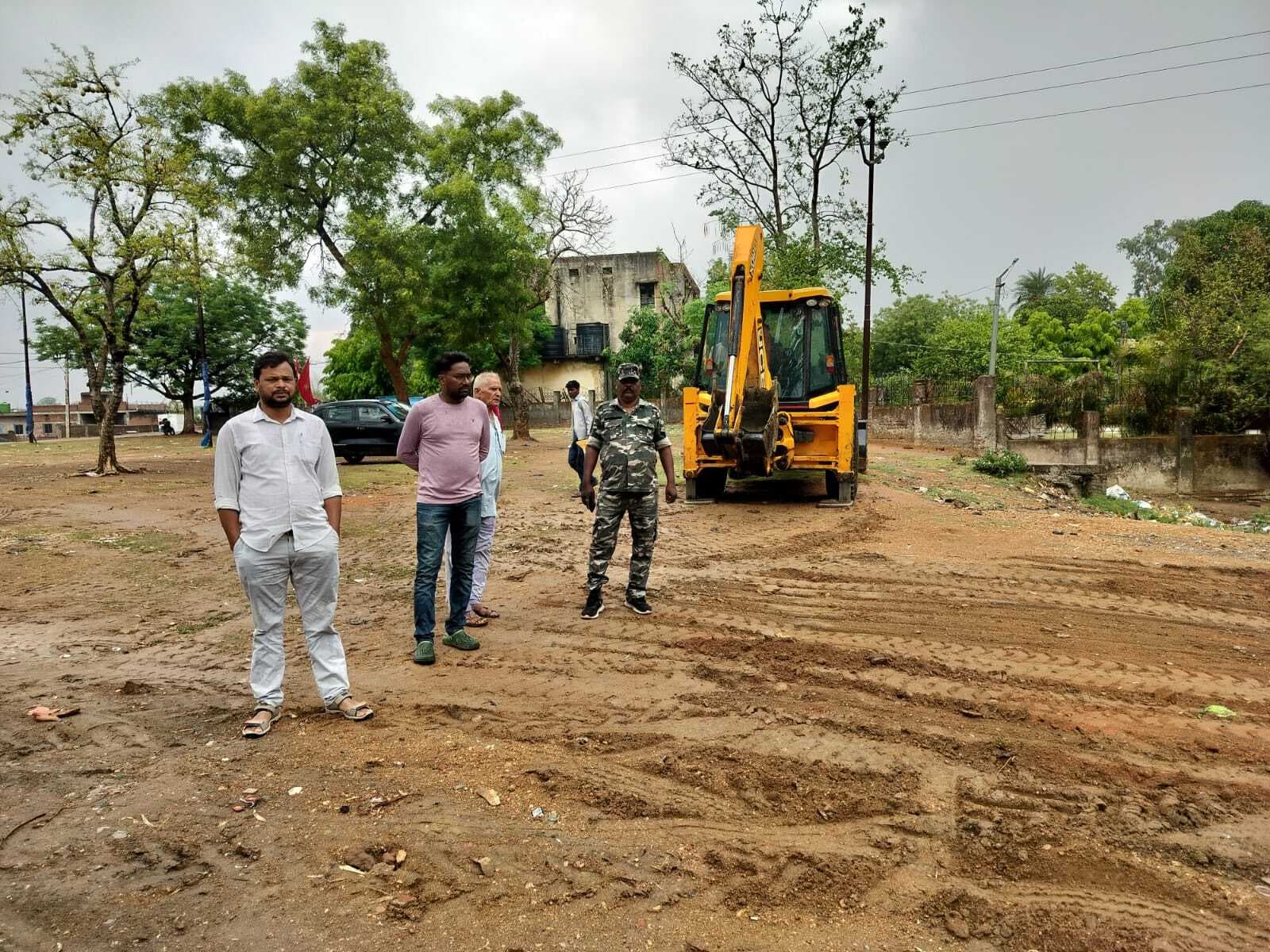 नदी पर हो रहा था अतिक्रमण, प्रशासन ने रोका