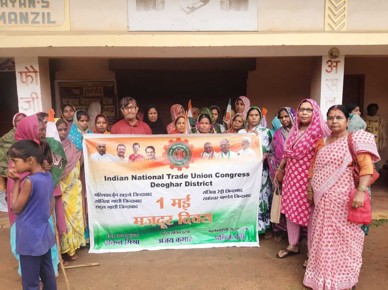 मजदूर दिवस पर श्रमिकों ने निकली रैली