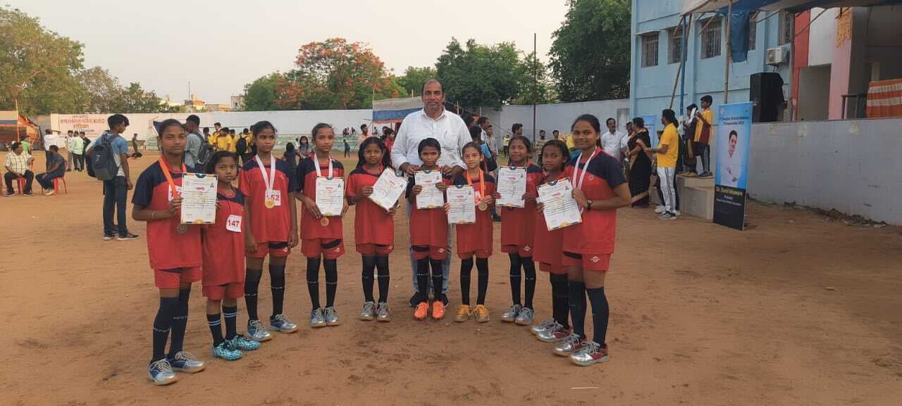 एथलेटिक्स चैंपियनशिप में कुंडहित की छात्राओं ने मारी बाजी